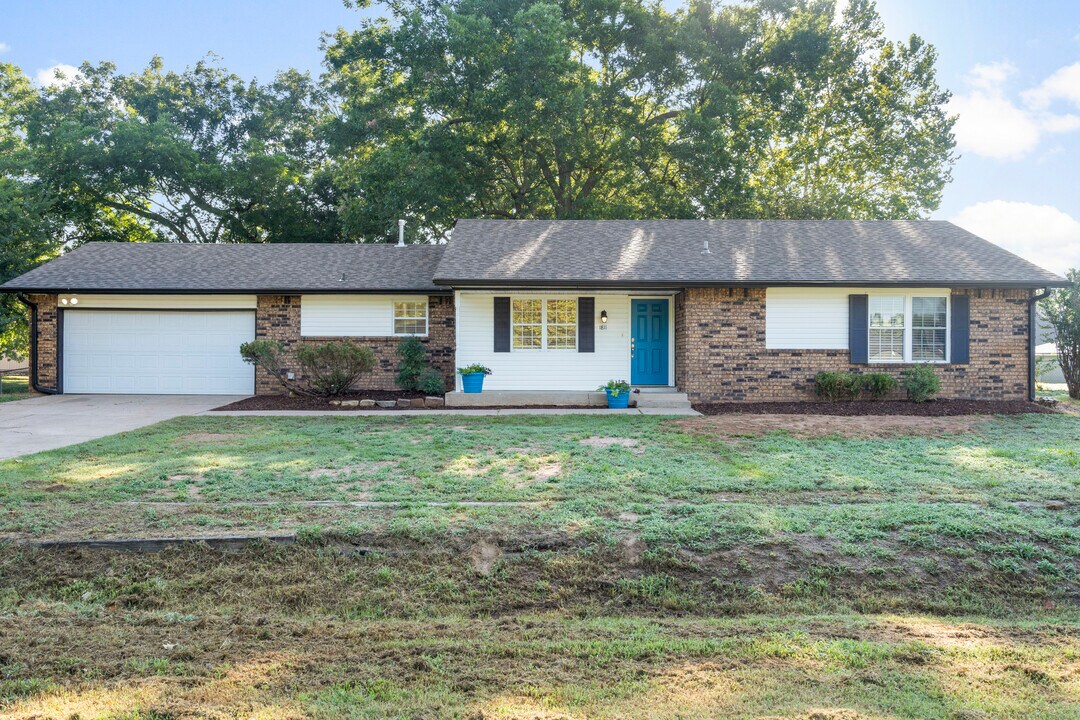 1811 S 148th West Ave in Sand Springs, OK - Building Photo