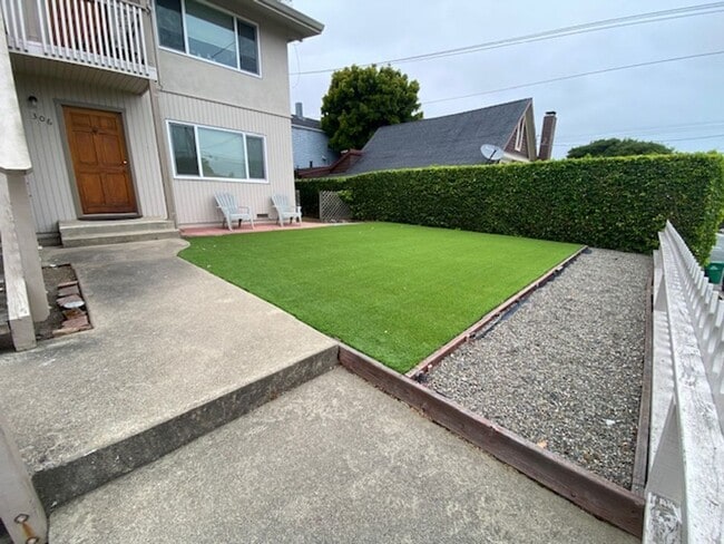 306 Lobos Ave in Pacific Grove, CA - Building Photo - Building Photo