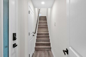 15613 Admiralty Way in Lynnwood, WA - Building Photo - Building Photo