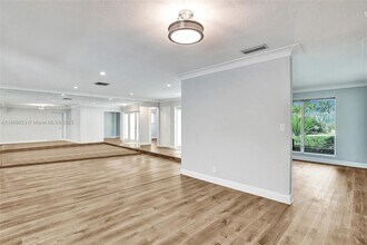 2031 NE 62nd St in Fort Lauderdale, FL - Building Photo - Building Photo
