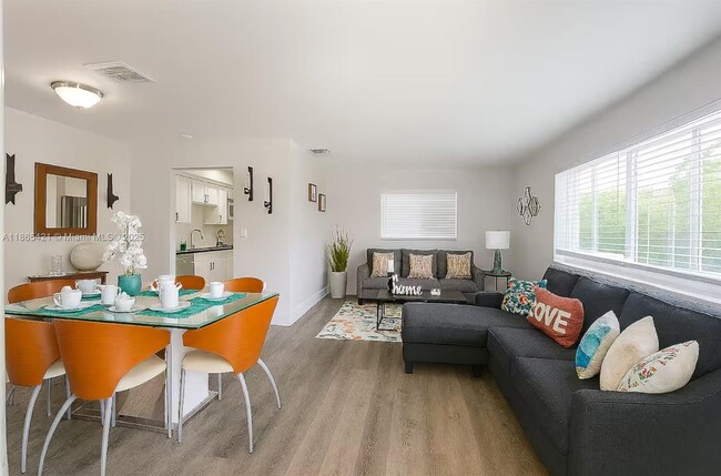 1321 NE 118th St in Miami, FL - Building Photo - Building Photo