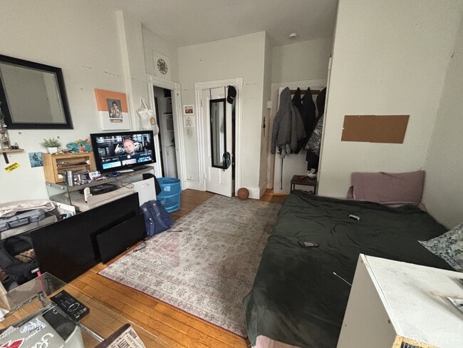 16 Davis Ave, Unit 9 in Brookline, MA - Foto de edificio - Building Photo