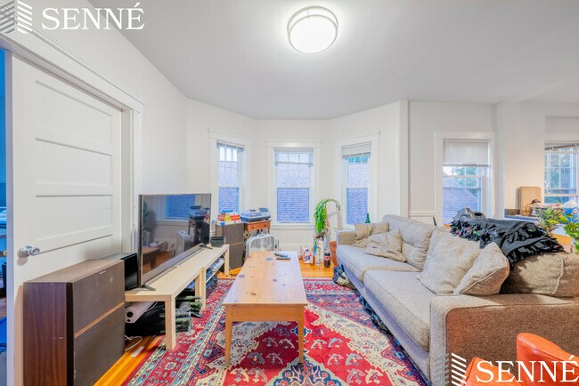 37 Magoun St, Unit 3 in Cambridge, MA - Building Photo - Building Photo
