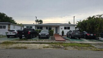 5911 SW 6th St in Miami, FL - Building Photo