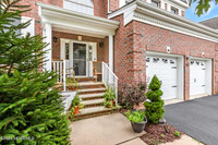 43 Springhouse Cir in Englishtown, NJ - Foto de edificio - Building Photo