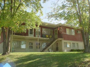 Vista View Apartments in Burnsville, MN - Building Photo - Building Photo