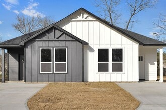 106 Runnels St in Willis, TX - Building Photo - Building Photo