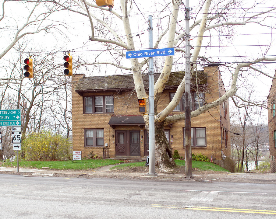 860 Ohio River Blvd in Avalon, PA - Building Photo