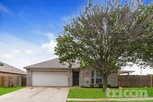 1377 Meadowbrook Ln in Crowley, TX - Building Photo