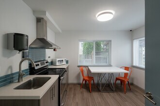 Vistana Apartments in Seattle, WA - Building Photo - Interior Photo