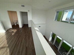 5750 Hollywood Blvd, Unit 709 in Los Angeles, CA - Building Photo - Building Photo