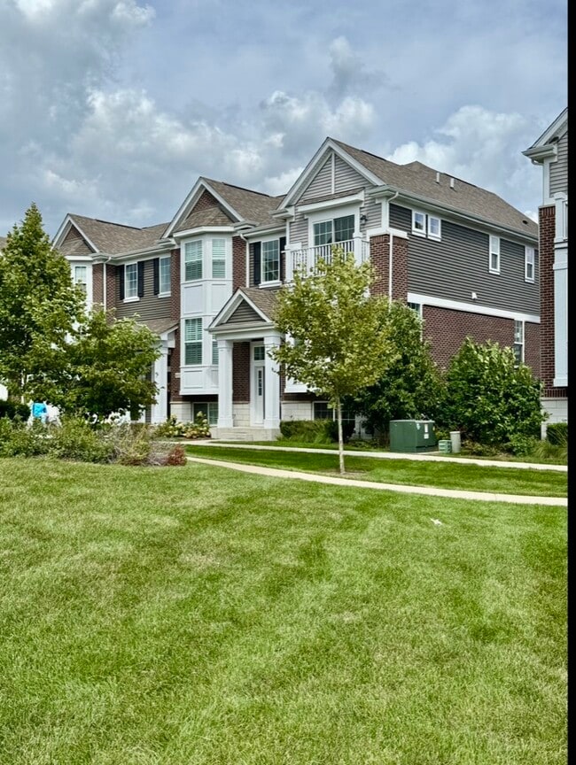 4431 Monroe Ct in Naperville, IL - Building Photo - Building Photo