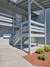 Madrona Park in Tacoma, WA - Foto de edificio - Building Photo