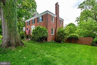 609 Upland Pl in Alexandria, VA - Foto de edificio - Building Photo