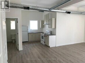 423-423 Hamilton Rd in London, ON - Building Photo - Building Photo