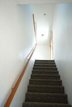 2712 Meadow Creek Way in Arcata, CA - Building Photo - Building Photo