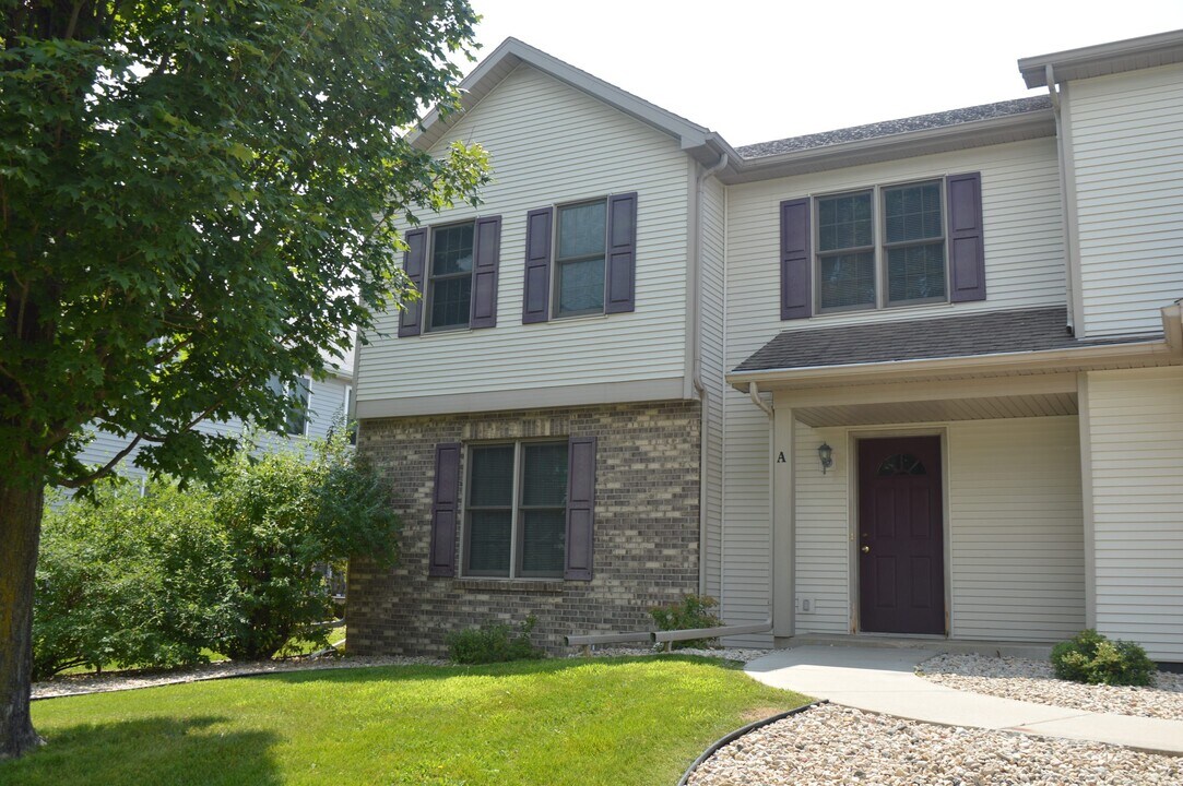 7001 East Pass in Madison, WI - Building Photo