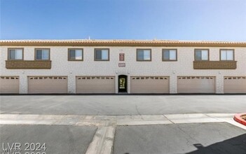 6809 Squaw Mountain Dr in Las Vegas, NV - Building Photo - Building Photo