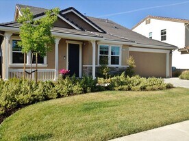 925 Fulton Way in Hollister, CA - Building Photo