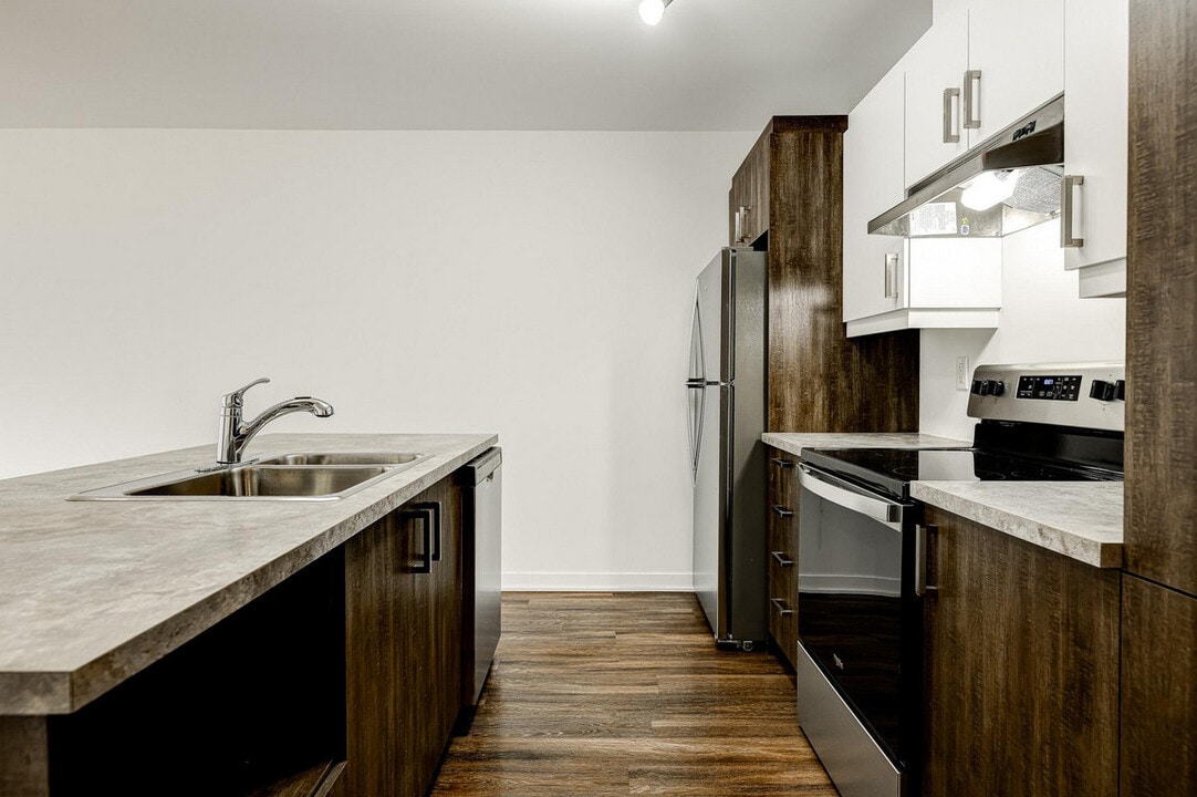 2500/2570 Rue Maurice-Savoie in Longueuil, QC - Building Photo