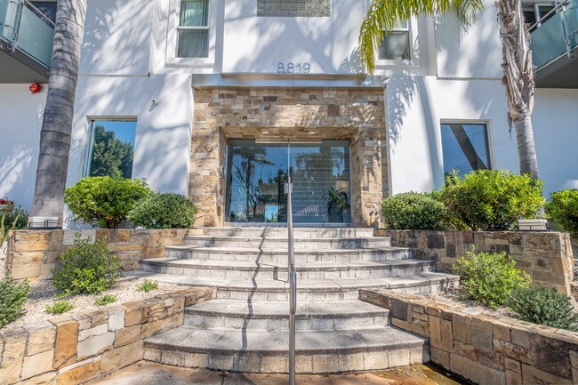 Harratt Street Apartments in West Hollywood, CA - Foto de edificio - Building Photo