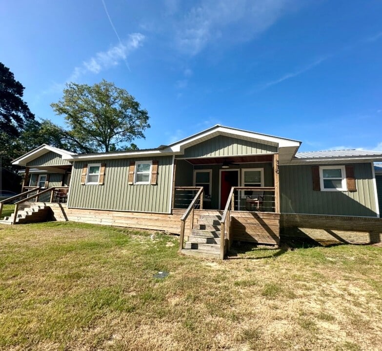 108-110-110 W 10th St in Vidalia, GA - Building Photo