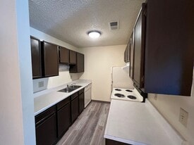 Candlewood Apartments in Colorado Springs, CO - Building Photo