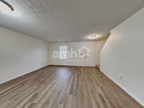 7504 Hemrich Dr in Canal Winchester, OH - Building Photo - Building Photo