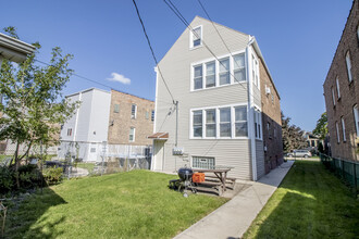 3744 S Honore St in Chicago, IL - Building Photo - Building Photo