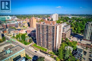 221 Queen St S in Kitchener, ON - Building Photo