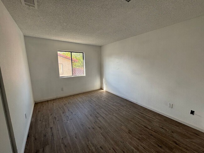 816 E Ave J-12 in Lancaster, CA - Building Photo - Building Photo