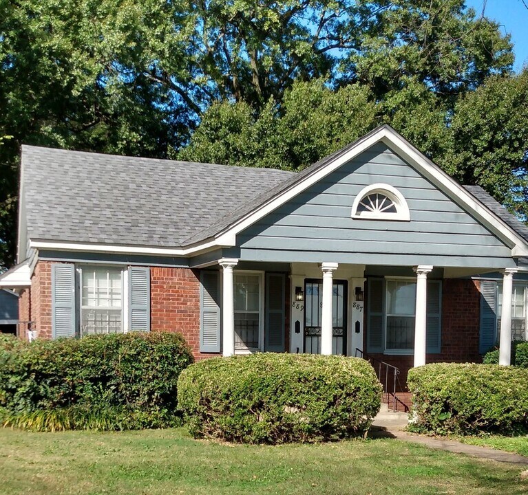 889 E Pkwy S in Memphis, TN - Building Photo