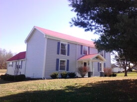 205 N Cedar St in Cross Plains, TN - Building Photo