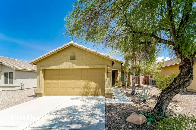 2046 Silver Grass Pl