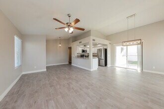 8741 W Greenbrian Dr in Peoria, AZ - Building Photo - Building Photo