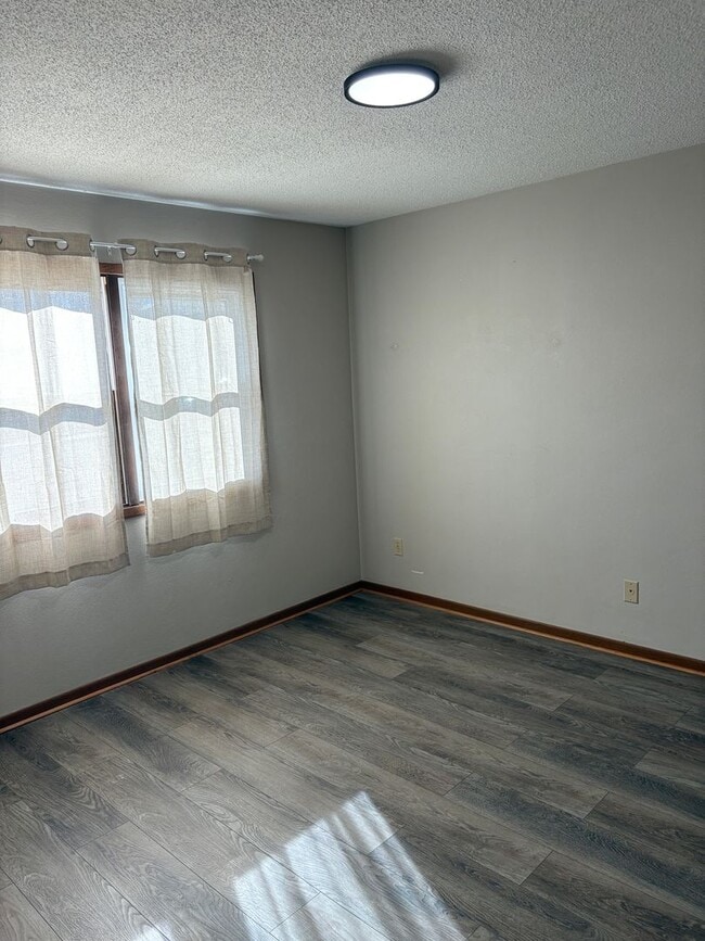 408 3rd Ave SW in Cascade, IA - Building Photo - Building Photo