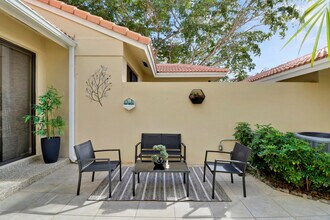 204 Old Meadow Way in Palm Beach Gardens, FL - Building Photo - Building Photo