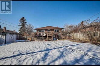 901 Crocus Crescent in Whitby, ON - Building Photo - Building Photo