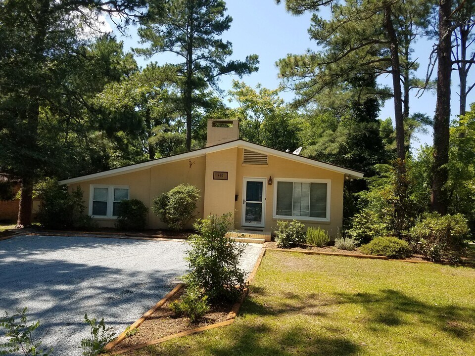 490 N May St in Southern Pines, NC - Building Photo