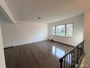 2460 Woodbridge Ave in Edison, NJ - Building Photo - Building Photo