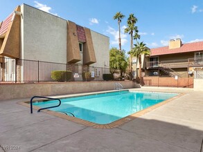 5031 Indian River Dr in Las Vegas, NV - Foto de edificio - Building Photo