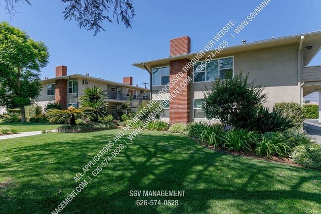 1001-1005 W Huntington Dr in Arcadia, CA - Foto de edificio - Building Photo