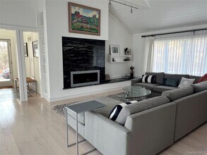 42 N Menantic Rd in Shelter Island, NY - Building Photo - Building Photo