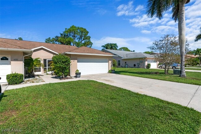 627 St Andrews Blvd in Naples, FL - Building Photo - Building Photo