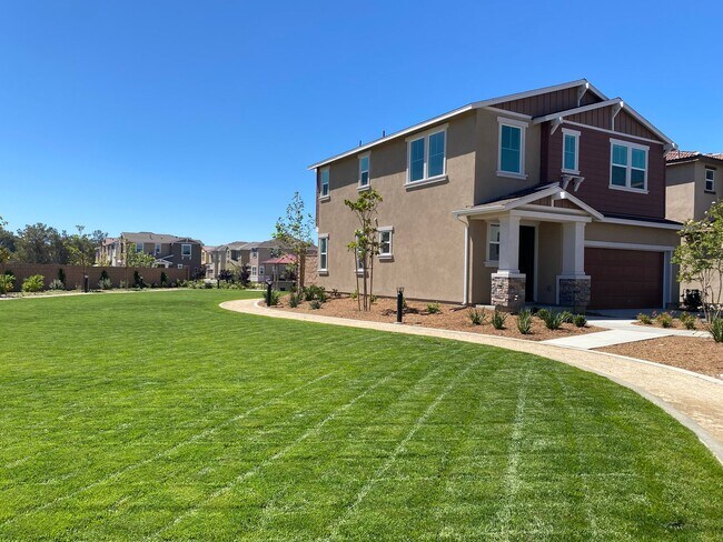 28556 Via Prago in Temecula, CA - Foto de edificio - Building Photo