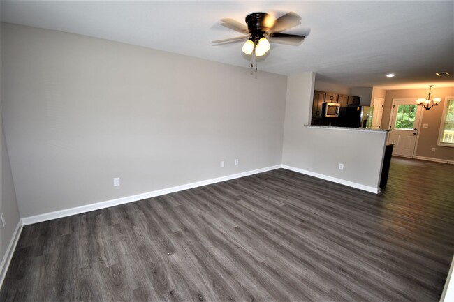 428 Glenstone Springs Dr-Unit -B in Clarksville, TN - Building Photo - Building Photo