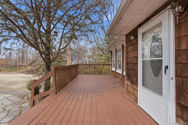 25 Woodland Terrace Ct in Carmel, NY - Building Photo - Building Photo