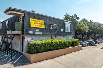 Santa Fe Trails Apartments in Dallas, TX - Foto de edificio - Building Photo