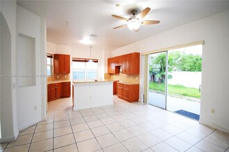 8877 NW 179 Ln in Hialeah, FL - Building Photo - Building Photo