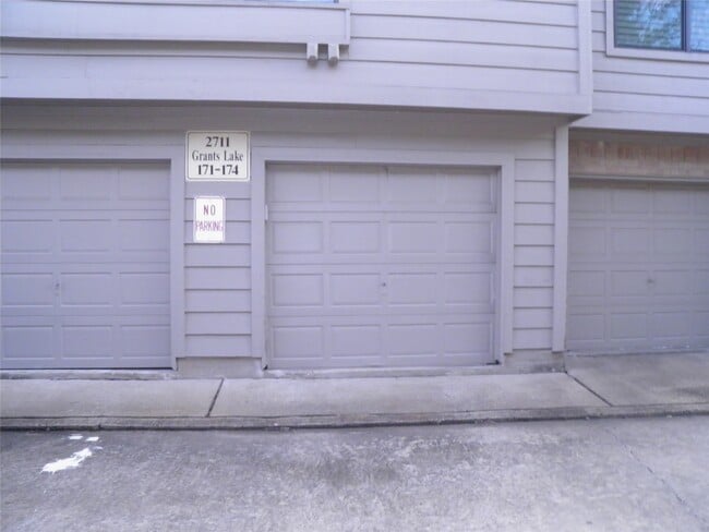 2711 Grants Lake Blvd in Sugar Land, TX - Building Photo - Building Photo